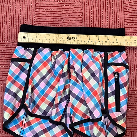 Lululemon size 6 women’s running shorts 4” inseam plaid - Picture 8 of 12